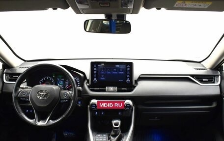 Toyota RAV4, 2019 год, 2 870 000 рублей, 5 фотография