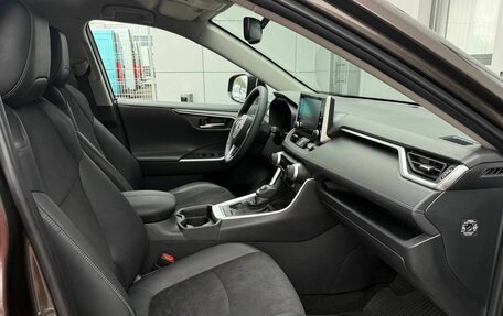 Toyota RAV4, 2021 год, 3 200 000 рублей, 13 фотография