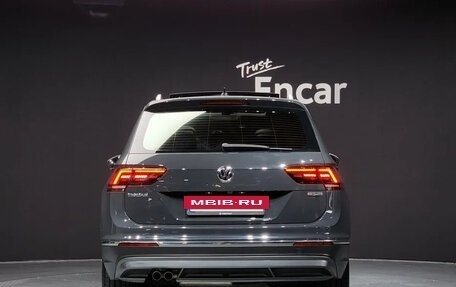 Volkswagen Tiguan II, 2020 год, 2 695 000 рублей, 3 фотография