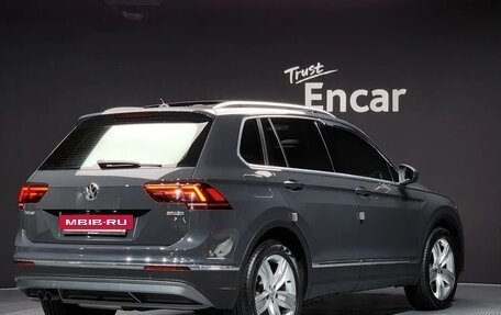 Volkswagen Tiguan II, 2020 год, 2 695 000 рублей, 4 фотография