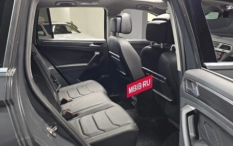 Volkswagen Tiguan II, 2020 год, 2 695 000 рублей, 10 фотография