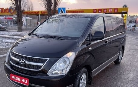 Hyundai H-1 II рестайлинг, 2012 год, 2 000 000 рублей, 2 фотография