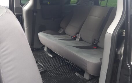 Hyundai H-1 II рестайлинг, 2012 год, 2 000 000 рублей, 9 фотография