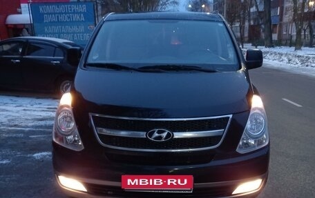 Hyundai H-1 II рестайлинг, 2012 год, 2 000 000 рублей, 4 фотография