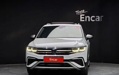 Volkswagen Tiguan II, 2022 год, 1 933 000 рублей, 3 фотография