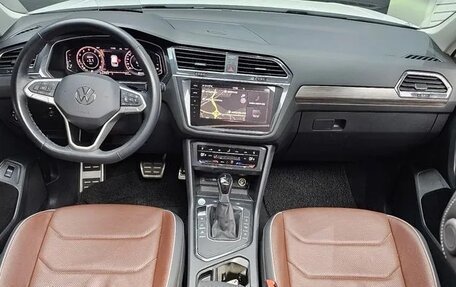 Volkswagen Tiguan II, 2022 год, 1 933 000 рублей, 5 фотография