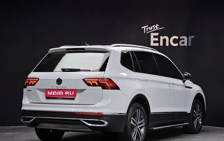 Volkswagen Tiguan II, 2022 год, 1 933 000 рублей, 2 фотография