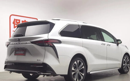 Toyota Granvia, 2024 год, 5 182 312 рублей, 3 фотография