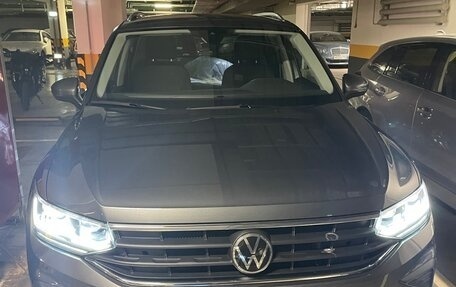 Volkswagen Tiguan II, 2021 год, 3 800 000 рублей, 1 фотография
