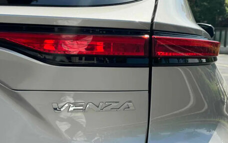 Toyota Venza, 2022 год, 2 990 000 рублей, 4 фотография