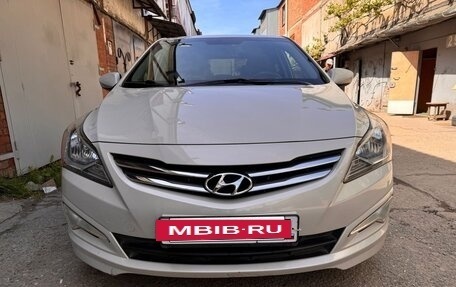 Hyundai Solaris II рестайлинг, 2015 год, 1 090 000 рублей, 2 фотография