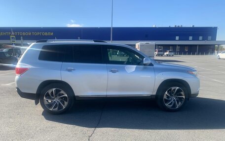 Toyota Highlander III, 2011 год, 2 200 000 рублей, 4 фотография