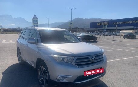 Toyota Highlander III, 2011 год, 2 200 000 рублей, 3 фотография