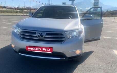 Toyota Highlander III, 2011 год, 2 200 000 рублей, 2 фотография