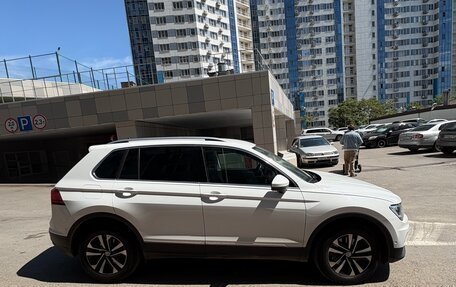 Volkswagen Tiguan II, 2019 год, 2 800 000 рублей, 2 фотография