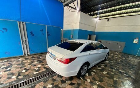 Hyundai Sonata VI, 2013 год, 770 000 рублей, 4 фотография