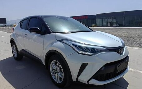 Toyota C-HR I рестайлинг, 2022 год, 1 990 000 рублей, 2 фотография