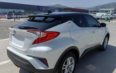 Toyota C-HR I рестайлинг, 2022 год, 1 990 000 рублей, 5 фотография