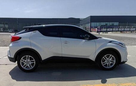 Toyota C-HR I рестайлинг, 2022 год, 1 990 000 рублей, 4 фотография