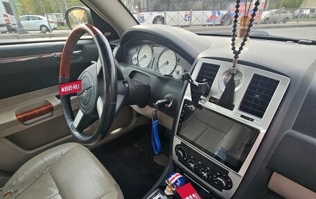 Chrysler 300C II, 2005 год, 630 000 рублей, 9 фотография