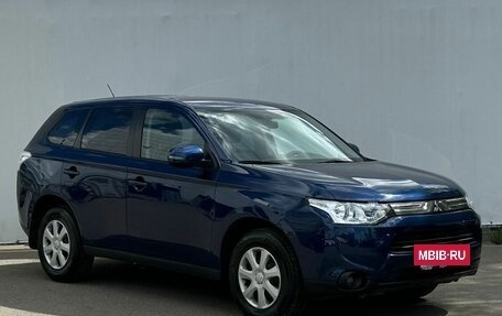 Mitsubishi Outlander III рестайлинг 3, 2013 год, 1 090 000 рублей, 3 фотография