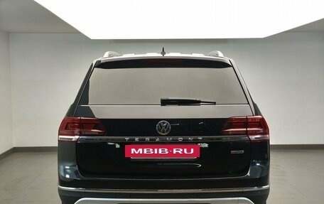 Volkswagen Teramont I, 2018 год, 2 350 000 рублей, 4 фотография