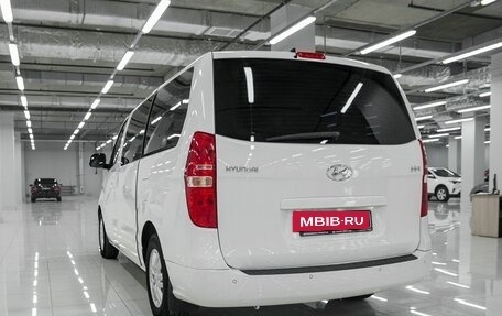 Hyundai H-1 II рестайлинг, 2019 год, 3 300 000 рублей, 4 фотография
