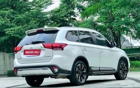 Mitsubishi Outlander III рестайлинг 3, 2020 год, 1 700 012 рублей, 4 фотография