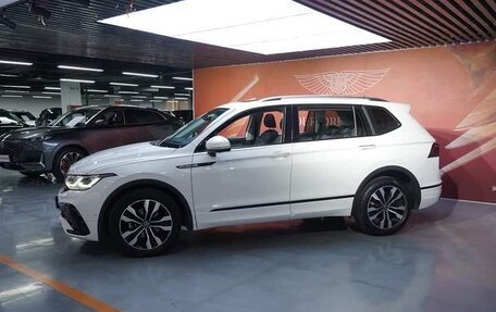 Volkswagen Tiguan II, 2022 год, 2 587 000 рублей, 3 фотография