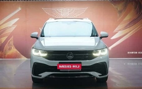 Volkswagen Tiguan II, 2022 год, 2 587 000 рублей, 2 фотография