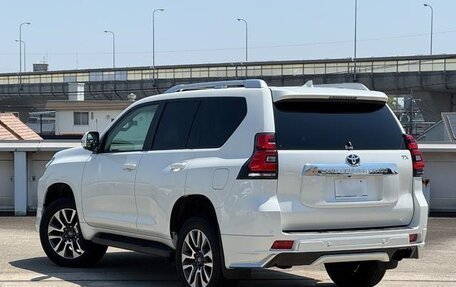 Toyota Land Cruiser Prado 150 рестайлинг 2, 2021 год, 3 417 000 рублей, 3 фотография