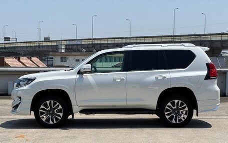 Toyota Land Cruiser Prado 150 рестайлинг 2, 2021 год, 3 417 000 рублей, 2 фотография
