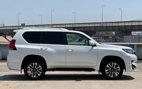 Toyota Land Cruiser Prado 150 рестайлинг 2, 2021 год, 3 417 000 рублей, 6 фотография