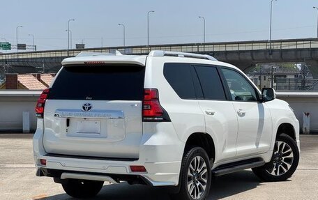 Toyota Land Cruiser Prado 150 рестайлинг 2, 2021 год, 3 417 000 рублей, 5 фотография