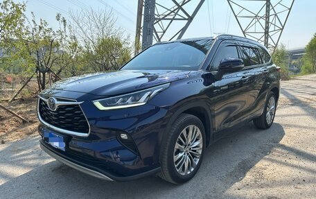 Toyota Highlander, 2022 год, 4 620 000 рублей, 2 фотография
