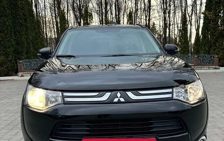 Mitsubishi Outlander III рестайлинг 3, 2013 год, 1 285 000 рублей, 2 фотография