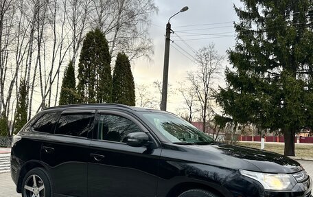Mitsubishi Outlander III рестайлинг 3, 2013 год, 1 285 000 рублей, 4 фотография