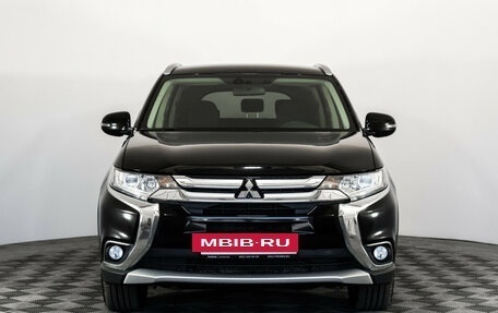 Mitsubishi Outlander III рестайлинг 3, 2018 год, 1 989 000 рублей, 2 фотография