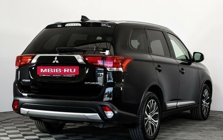 Mitsubishi Outlander III рестайлинг 3, 2018 год, 1 989 000 рублей, 5 фотография