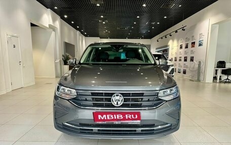 Volkswagen Tiguan II, 2021 год, 3 350 000 рублей, 2 фотография