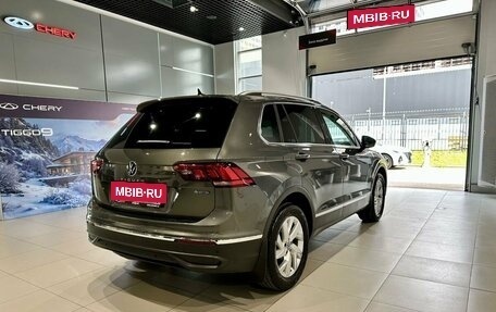 Volkswagen Tiguan II, 2021 год, 3 350 000 рублей, 4 фотография