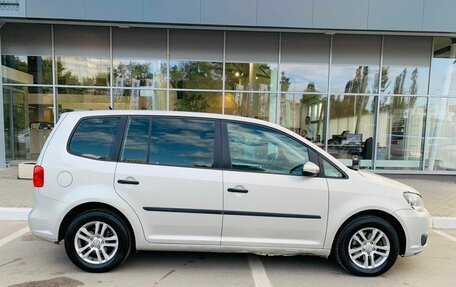 Volkswagen Touran III, 2011 год, 890 000 рублей, 4 фотография
