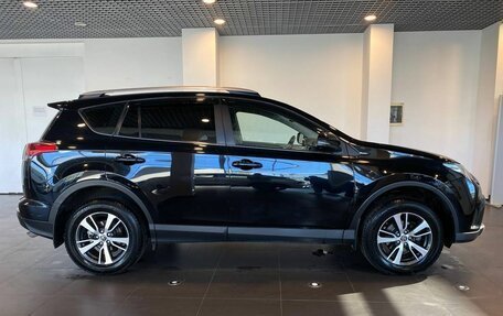 Toyota RAV4, 2017 год, 2 395 000 рублей, 2 фотография