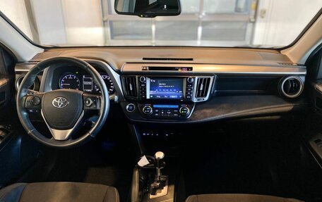 Toyota RAV4, 2017 год, 2 395 000 рублей, 9 фотография