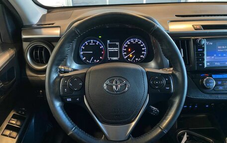 Toyota RAV4, 2017 год, 2 395 000 рублей, 10 фотография