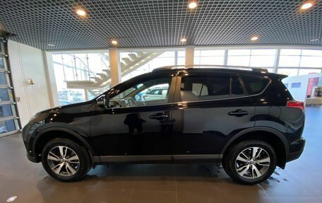 Toyota RAV4, 2017 год, 2 395 000 рублей, 6 фотография