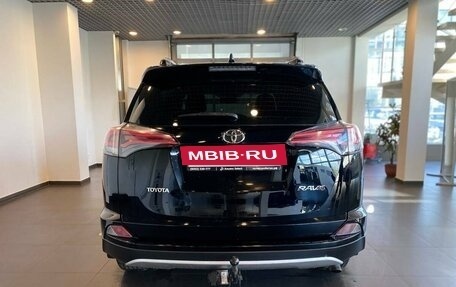 Toyota RAV4, 2017 год, 2 395 000 рублей, 4 фотография