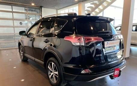 Toyota RAV4, 2017 год, 2 395 000 рублей, 5 фотография