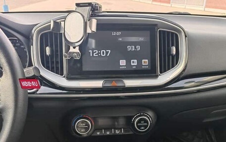 KIA Stonic, 2021 год, 1 200 000 рублей, 3 фотография