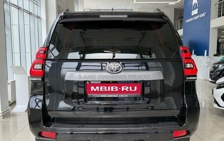 Toyota Land Cruiser Prado 150 рестайлинг 2, 2018 год, 3 500 000 рублей, 5 фотография